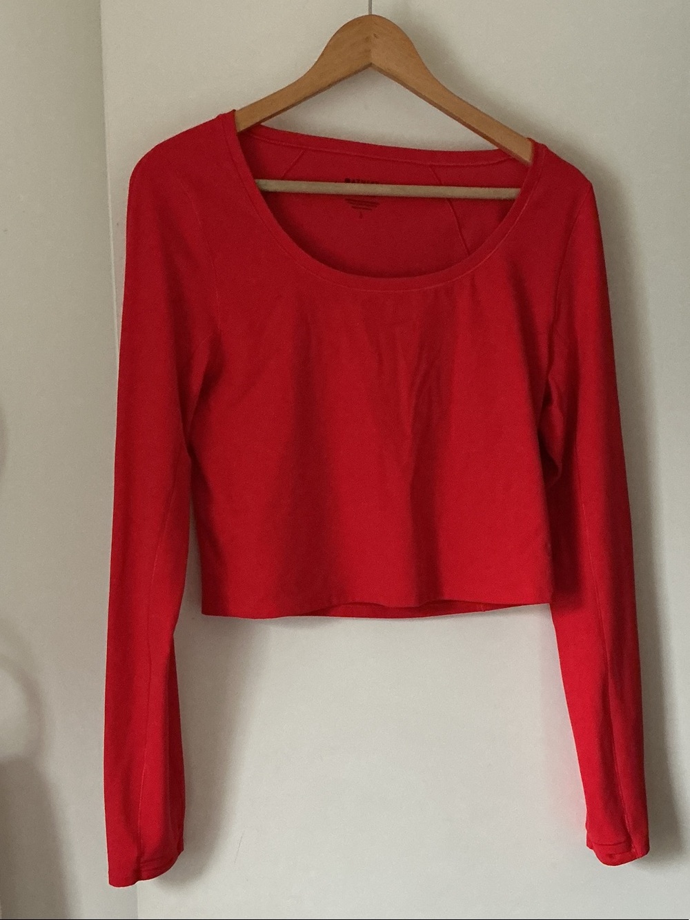 ATHLETA Women’s Red Scoop Neck Long Sleeve Crop Top